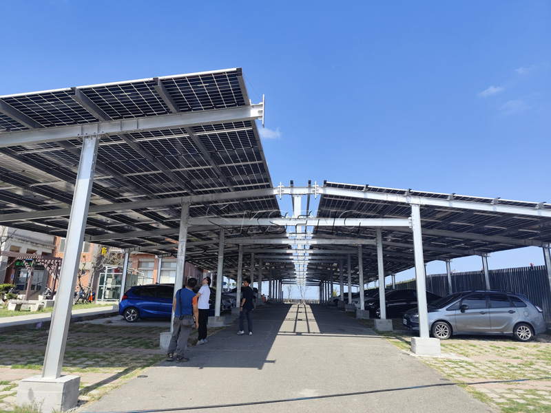 Customizable galvanized steel solar parking canopy Commercieel carportsysteem op zonne-energie voor schaduw op parkeerterreinen