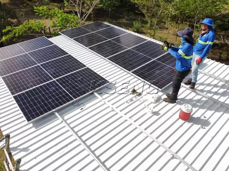 Nicaragua Metal Roof Solar Panel Installation with Kseng Rails Zonnepanelen-geïnstalleerd-met-Kseng-L-Voeten-en-railmontagesysteem-op-een-metalendak-in-Nicaragua