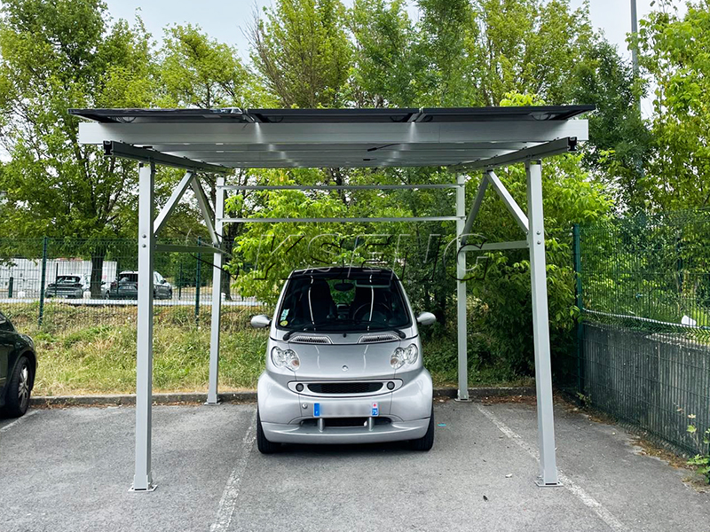 Franse carport op zonne-energie