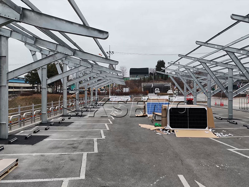 Kseng-H-type-koolstofstaal-zonne-carport-structuur-detail-afbeelding,-thermisch verzinkt-koolstofstaal-beugel---in aanbouw-project-in-Gyeonggi-do,-Zuid-Korea