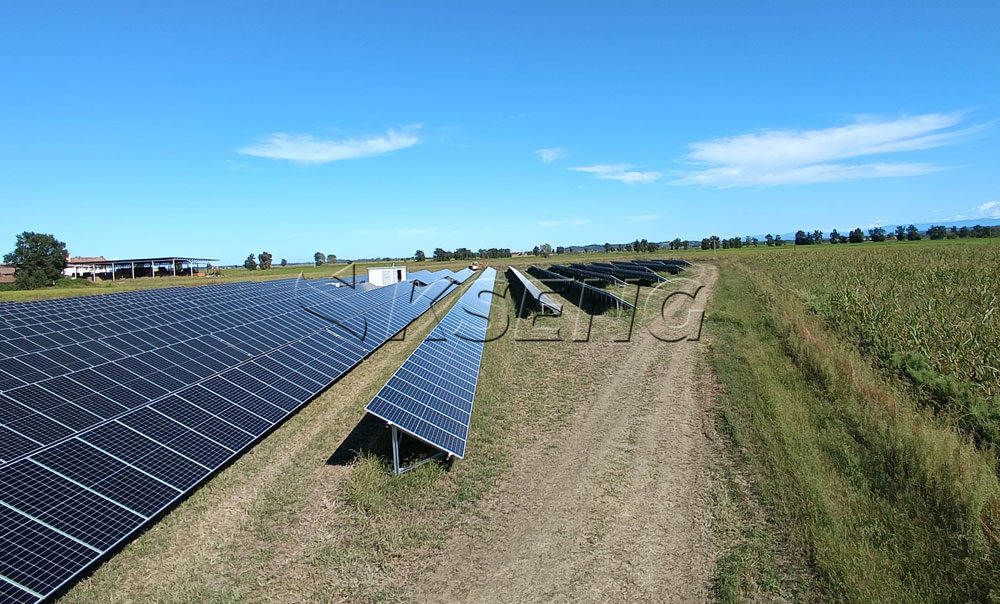 Zn-Al-Mg-gecoat staal-grondmontagesysteem-in-Itali&euml;