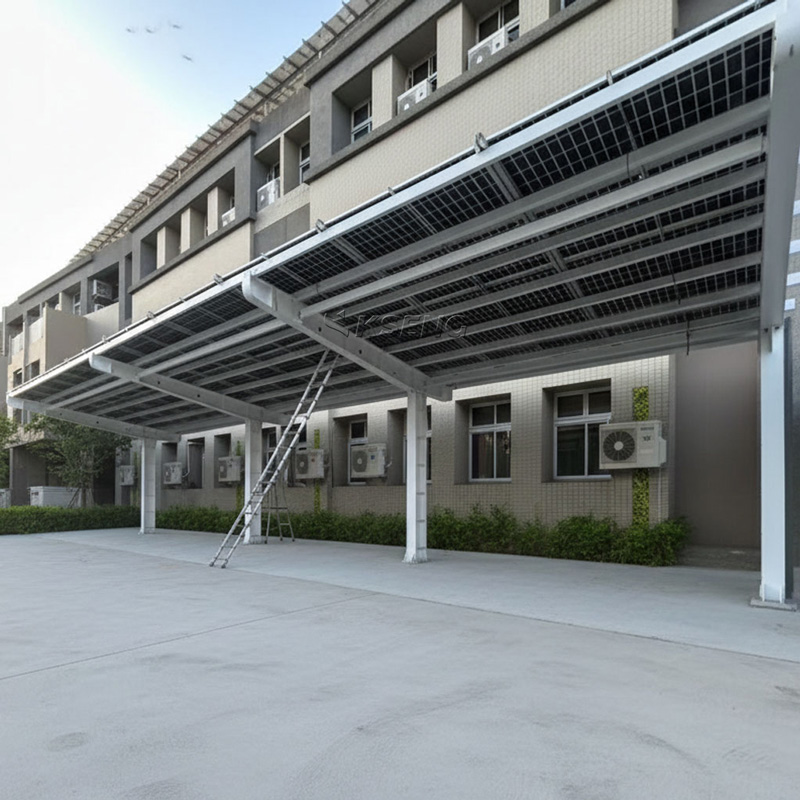 Commerci&euml;le parkeerplaats op zonne-energie met enkele vrijdragende carport