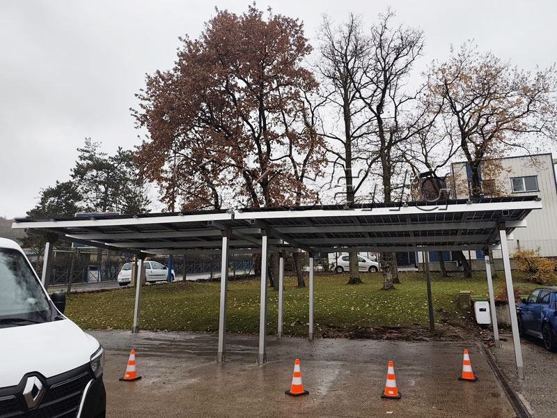 Frankrijk-industri&euml;le-zonne-carport