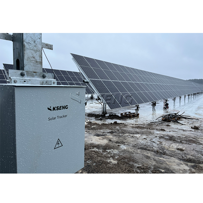 Installatie op nutsschaal met &eacute;&eacute;n as op zonne-energie