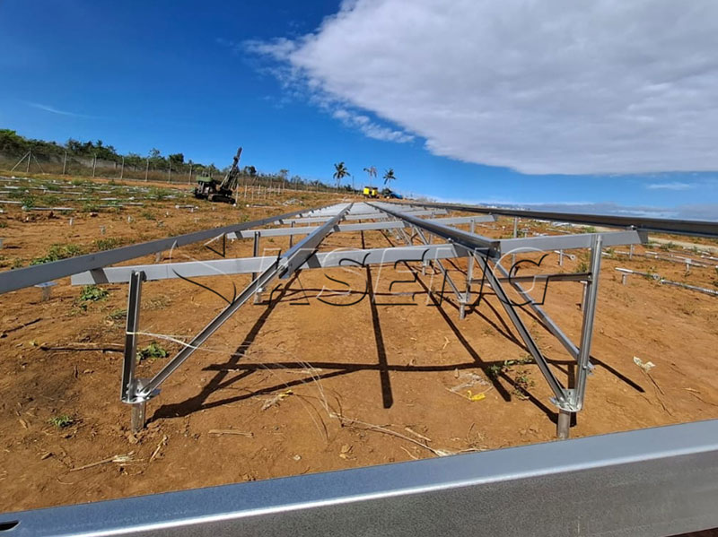 5.-Kust-zonne-energiecentrale-Al-Zn-gecoate stalen steunen