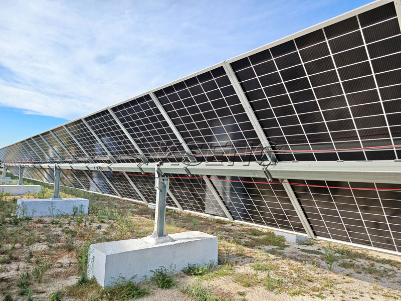 Kseng-Concrete-Pier-Foundations-1MW-KST-1P-single-axis-solar-tracker-project-in-Itali&euml;