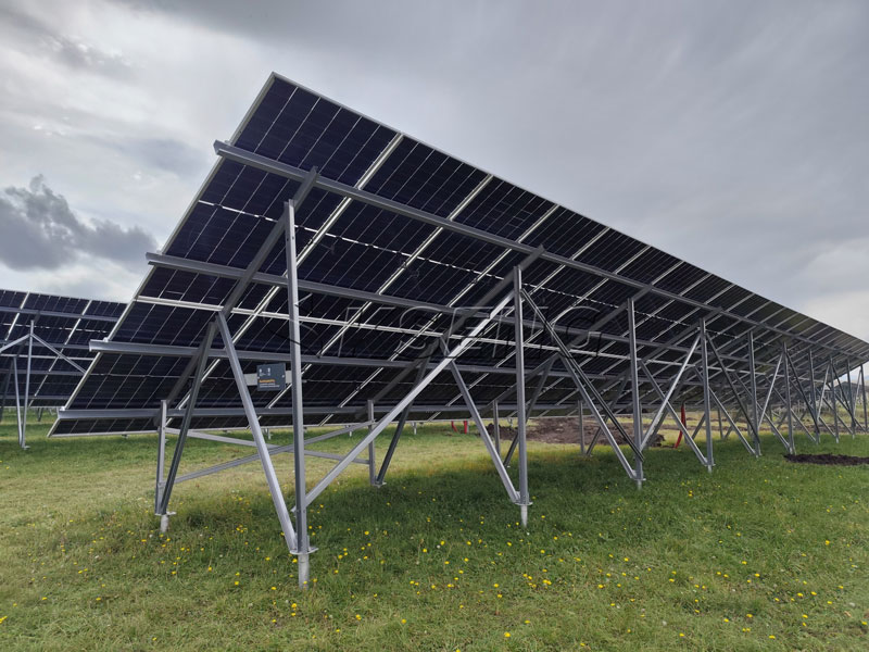 1,4 MW op de grond gemonteerd zonne-energieproject in Duitsland met het Zn-Al-Mg gecoate stalen montagesysteem van Kseng