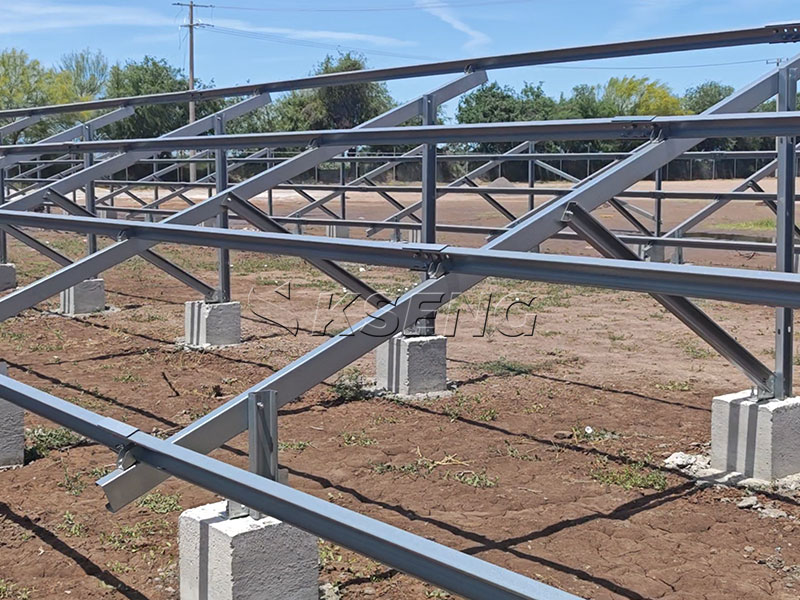 Kseng-ZAM-koolstofstaal-solar-grondmontagesysteem-betonfundering-PV-beugel